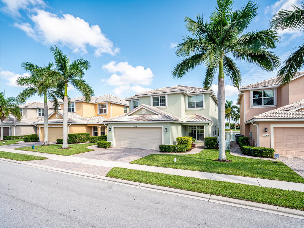 Garage Door Repair in Silver Lakes, Miramar FL